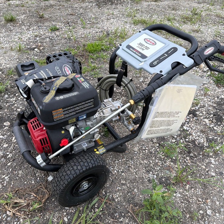 NEW SIMPSON 208CC MEGASHOT MS61043 3000PSI PRESSURE WASHER