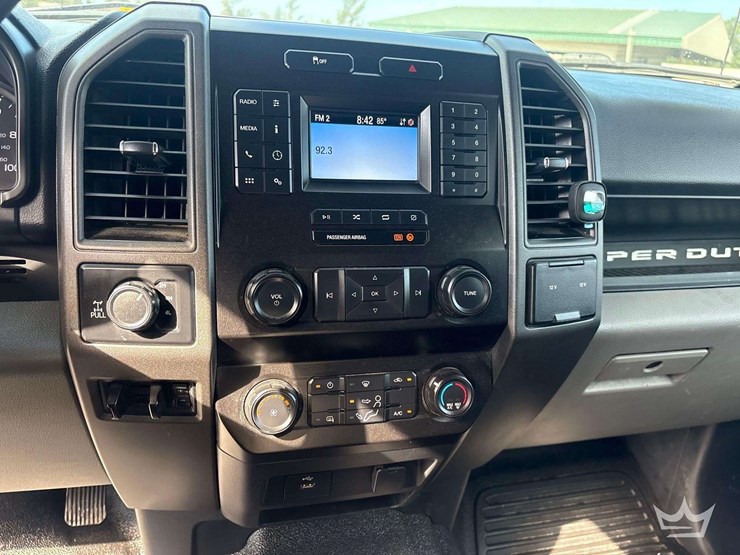 2022-ford-f250-image-24