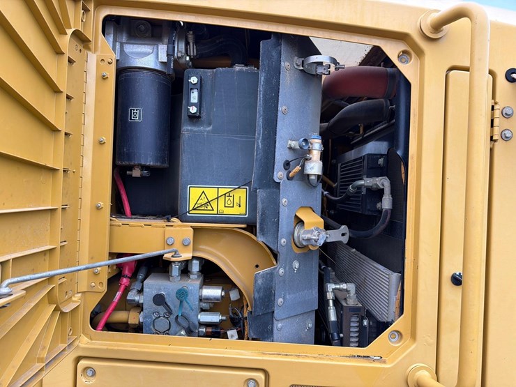 caterpillar-140m2-image-10