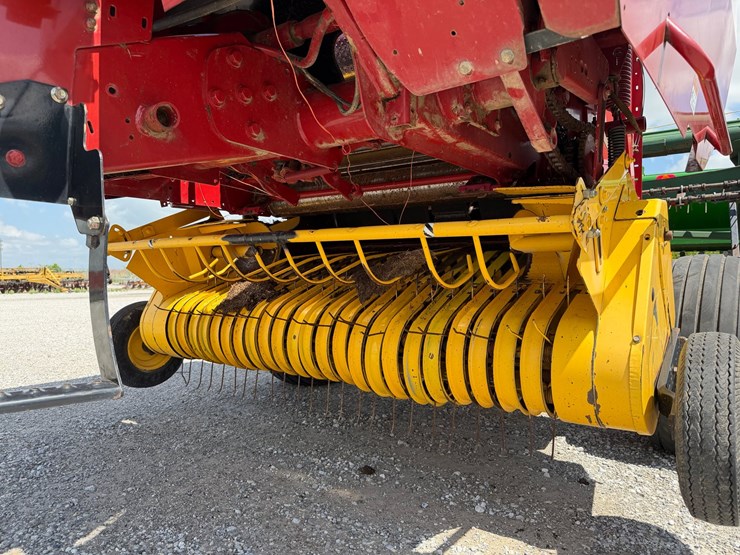 2014-new-holland-br7060-image-3