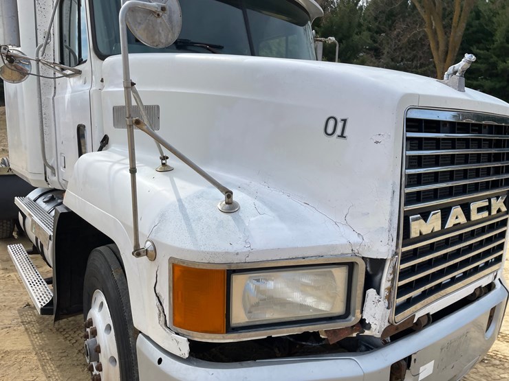 #102-•-1997-mack-ch600-semi-(has-wi-title)-image-14