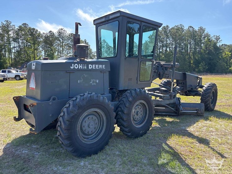1986-deere-570a-image-3