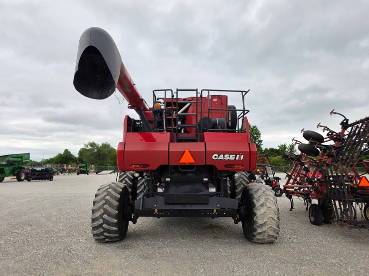 2011-case-ih-7120-image-19