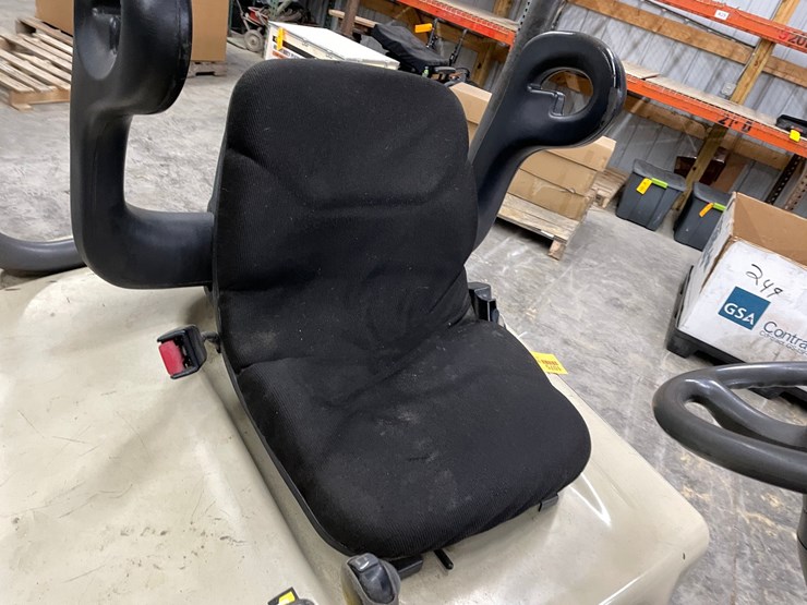 #300-•-crown-3,000lbs.-electric-forklift-image-18