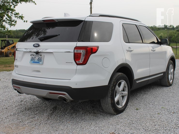 2017-ford-explorer-image-5