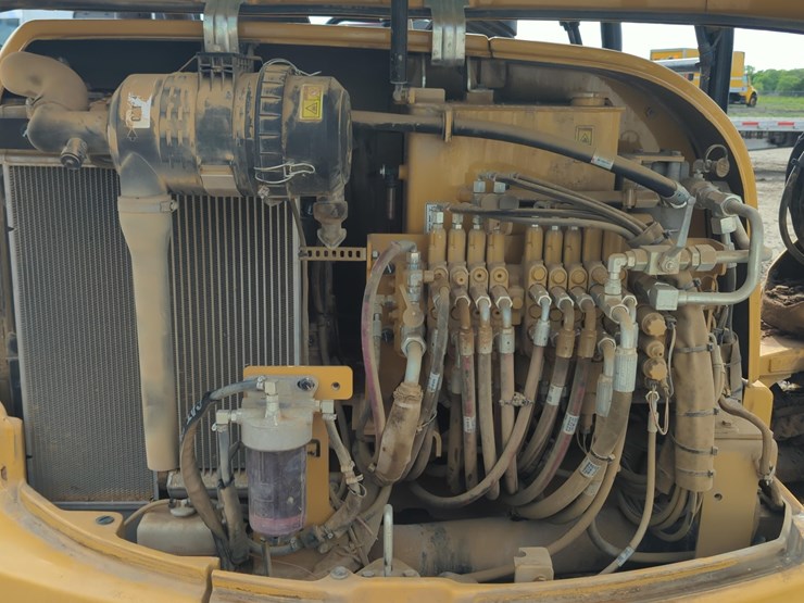 2021-caterpillar-305e2-image-13