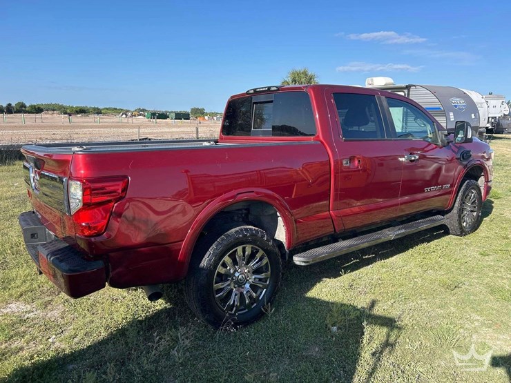 2016-nissan-titan-image-3