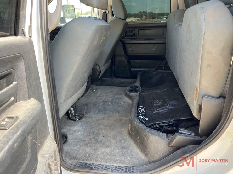 2014-ram-5500-heavy-duty-flat-bed-truck-image-38