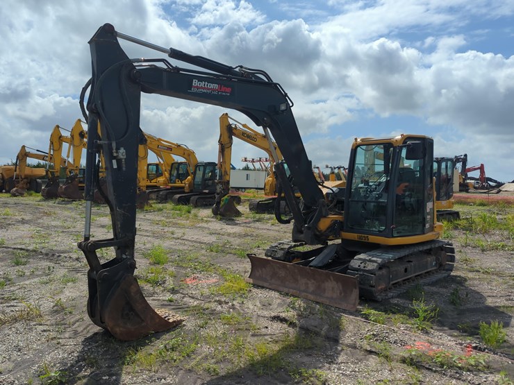 2023-deere-85g-image-2