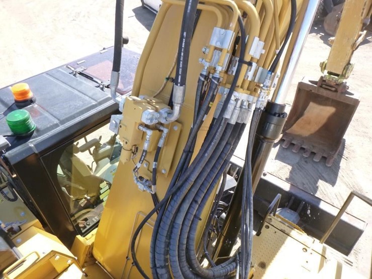 2019-caterpillar-335f-lcr-image-38