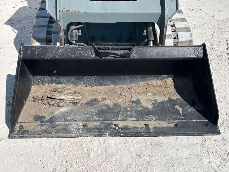 2014-caterpillar-259d-image-13
