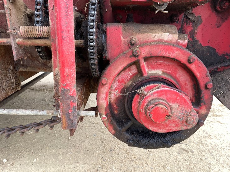 new-holland-165-image-25