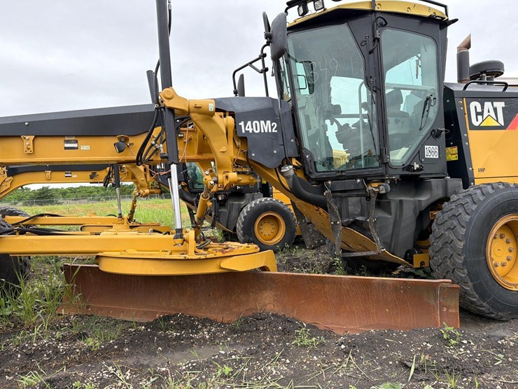 caterpillar-140m2-image-19