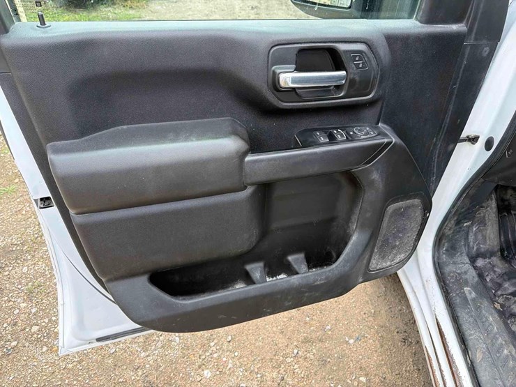 2023-chevrolet-2500-image-19
