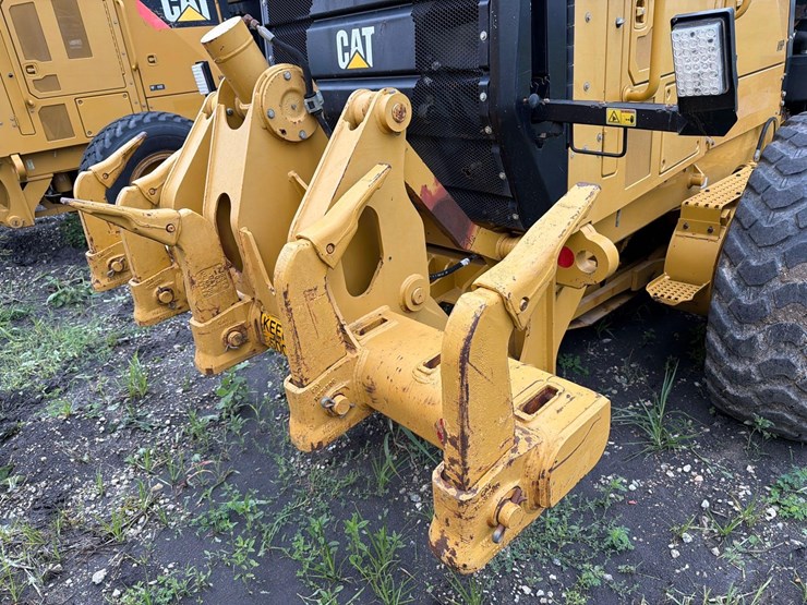 caterpillar-140m2-image-7