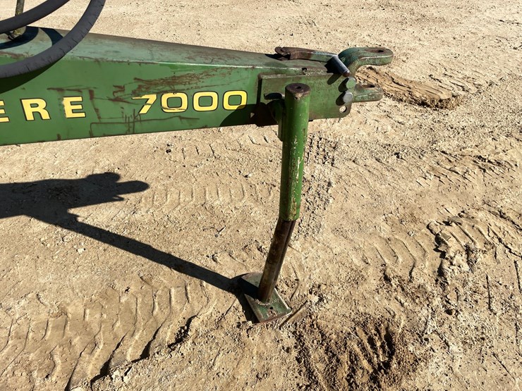 john-deere-7000-image-17