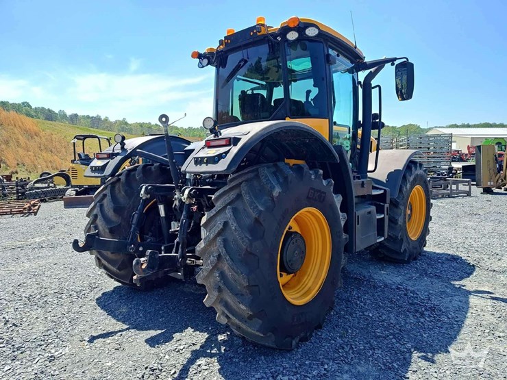 2022-jcb-fastrac-4220-image-3