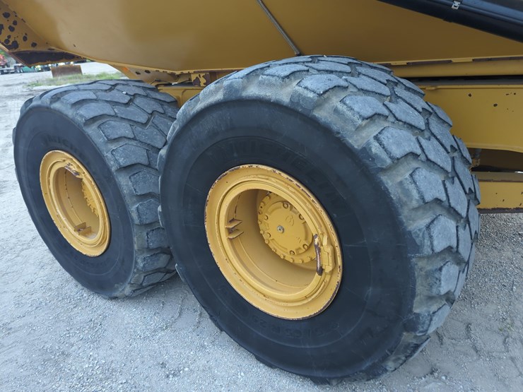 2019-caterpillar-745-image-9