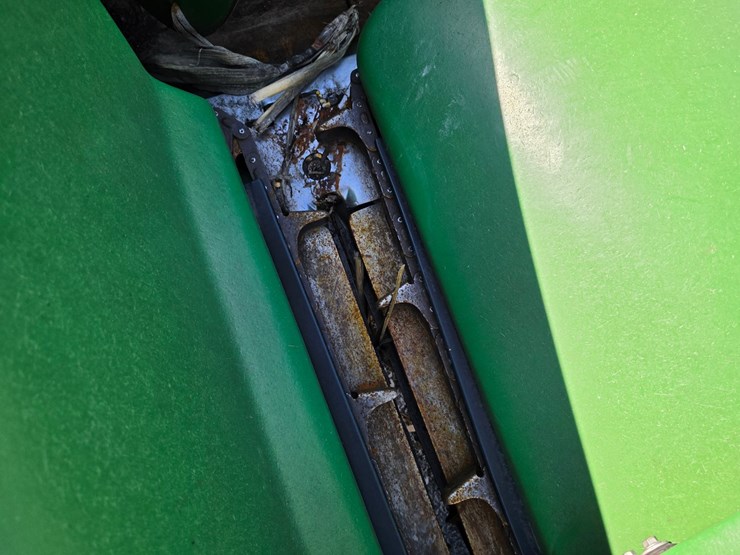 2014-john-deere-608c-image-3