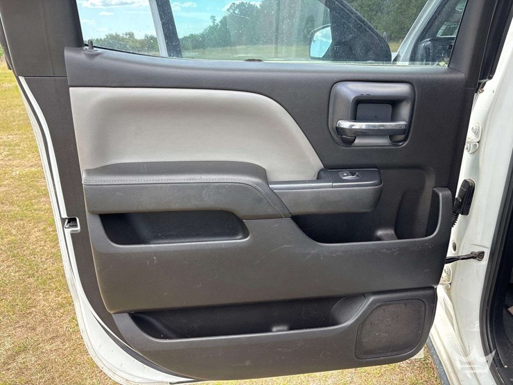 2015-chevrolet-silverado-2500hd-image-26