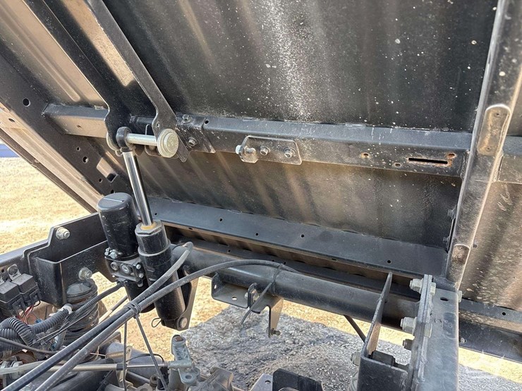 2020-john-deere-gator-hpx615e-image-10