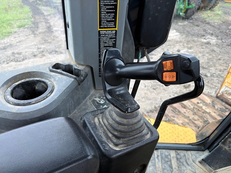 2022-deere-700l-xlt-image-24