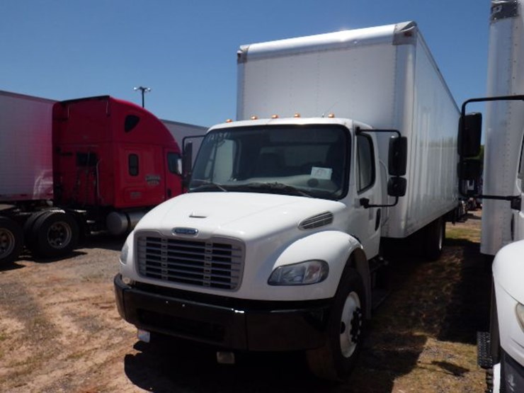 2015-freightliner-m2-106-image-1