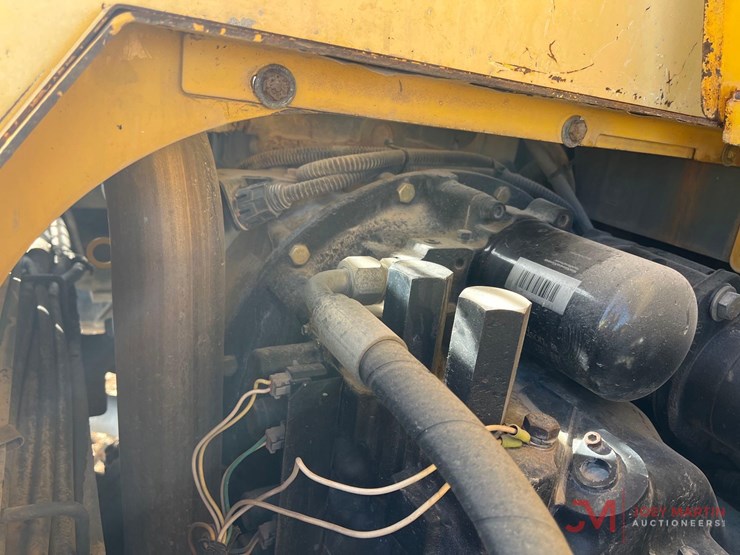 gehl-r56-34-telehandler-image-16