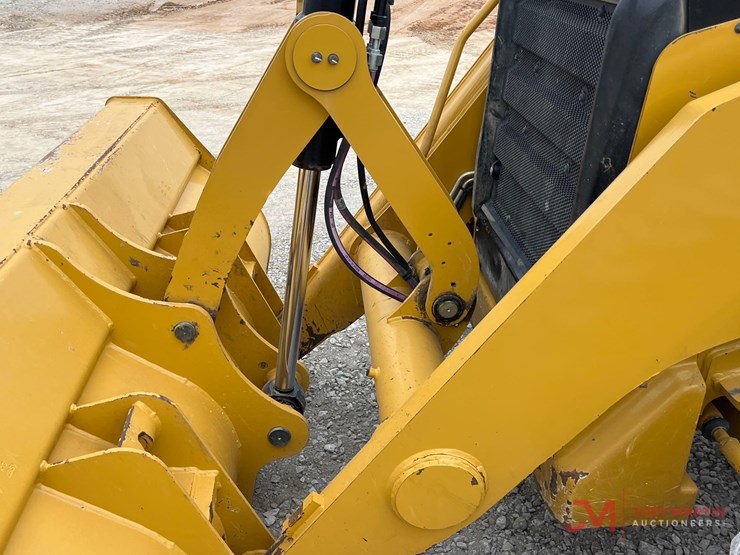 2021-caterpillar-420-image-7