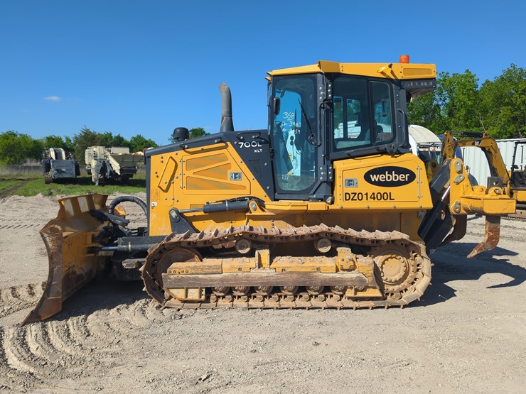 2022-deere-700l-xlt-image-1