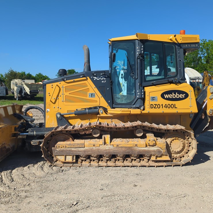 2022 DEERE 700L XLT