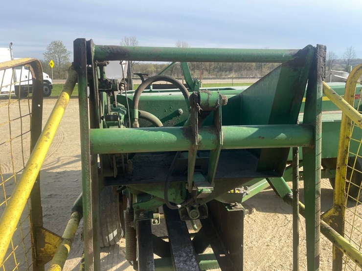 john-deere-337-image-21
