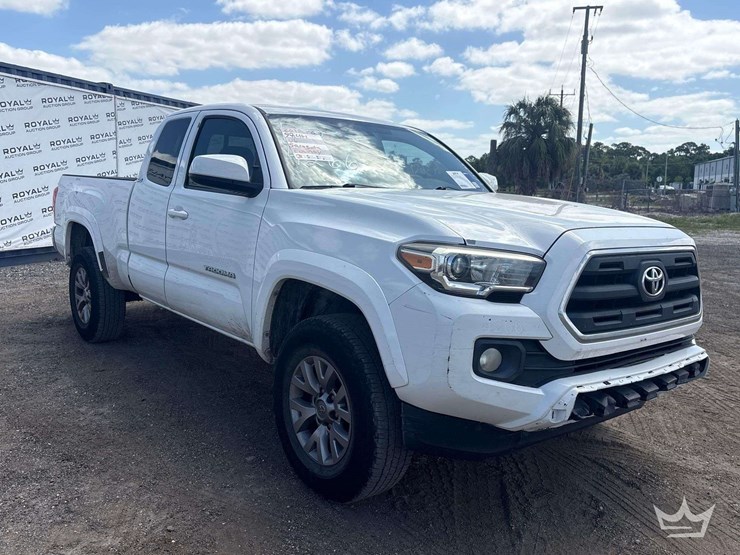 2017-toyota-tacoma-image-2