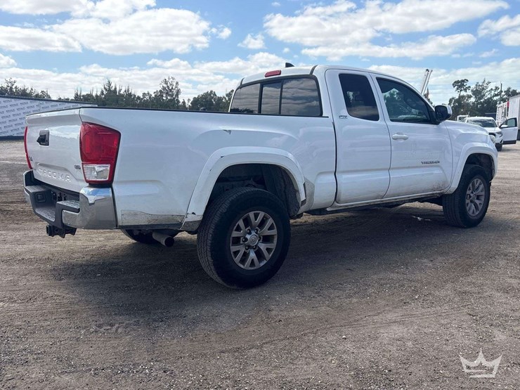 2017-toyota-tacoma-image-3