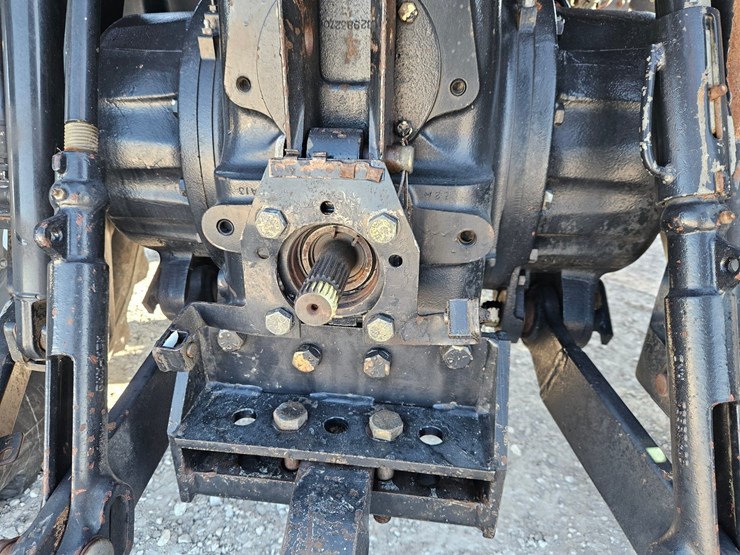 2012-case-ih-farmall-125a-image-13