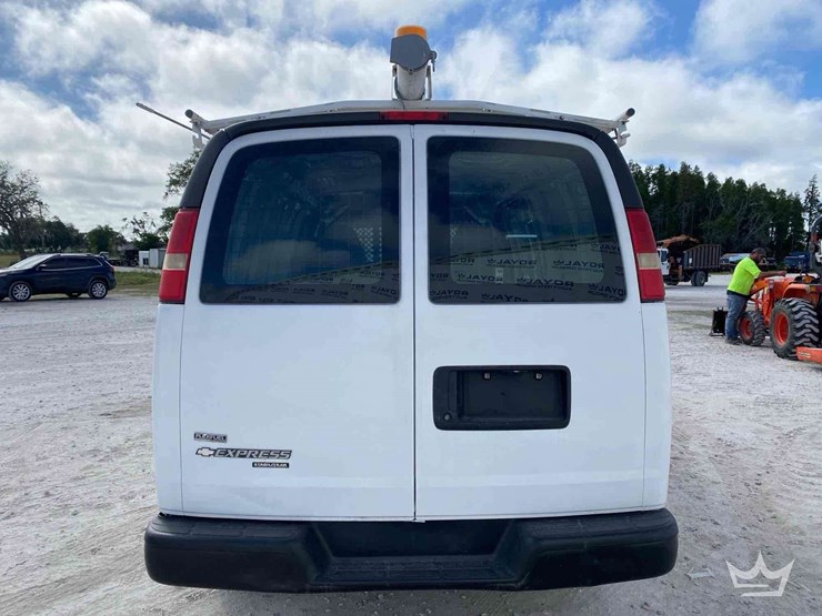 2011-chevrolet-express-2500-image-27