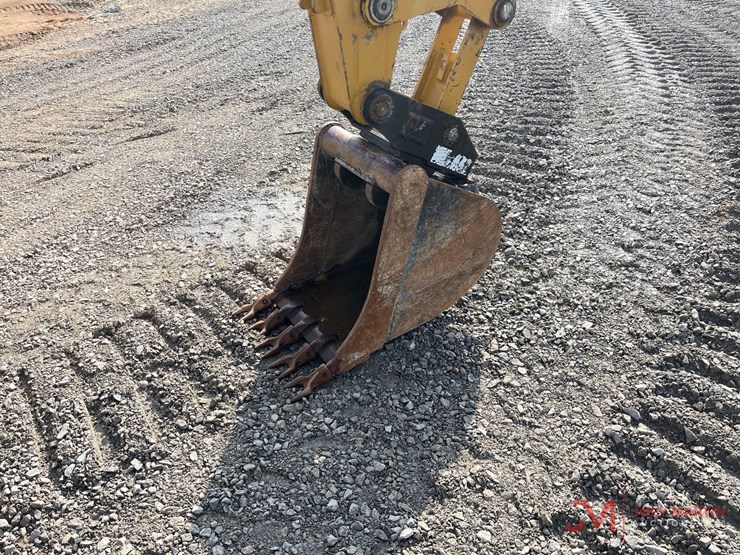 2022-caterpillar-420-image-9