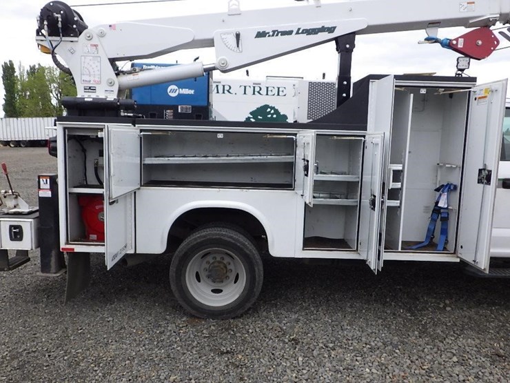 2022-ford-f550-image-17