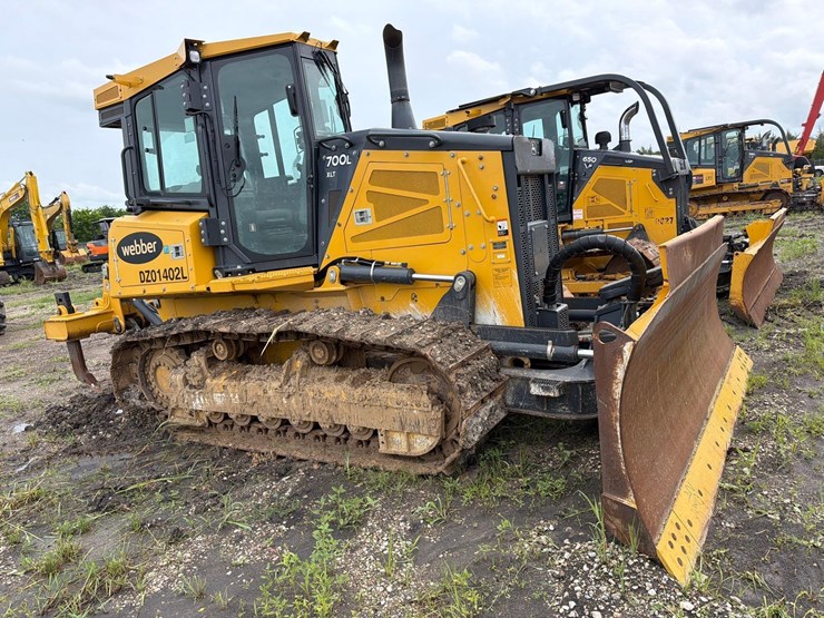 2022-deere-700l-xlt-image-4