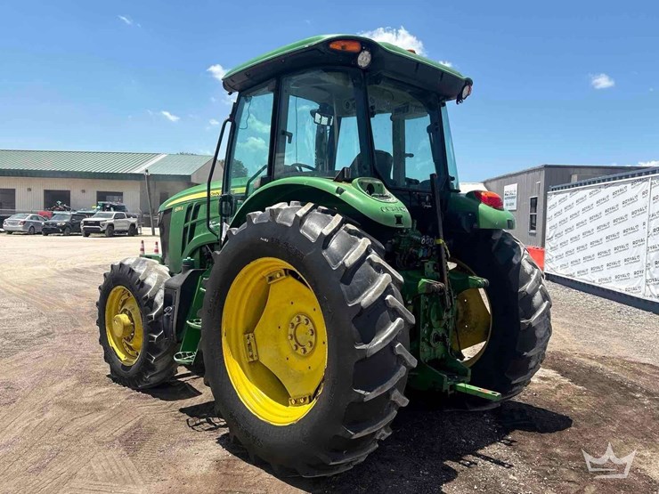 2016-john-deere-6135e-image-4