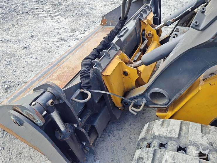 2015-deere-319e-image-19