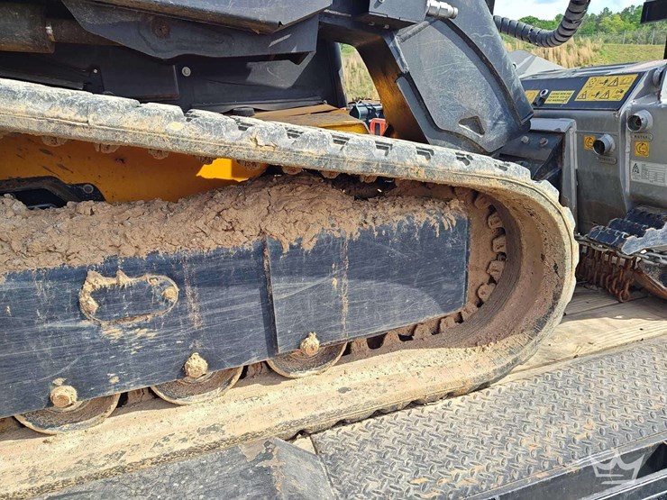 2023-jcb-3ts-8t-image-35