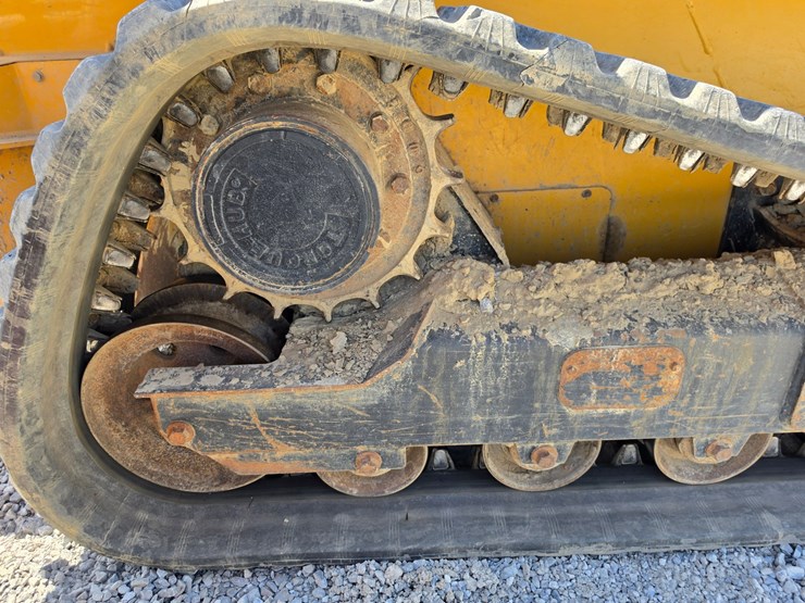 2015-deere-323e-image-21