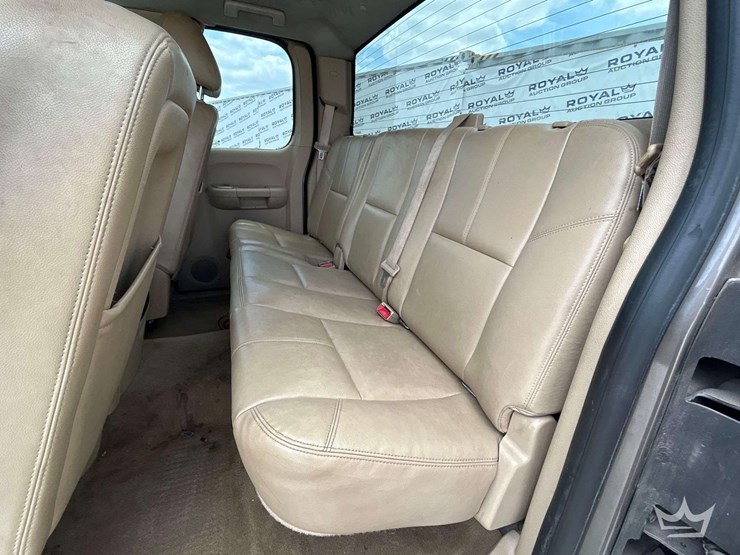 2013-chevrolet-silverado-1500-image-21