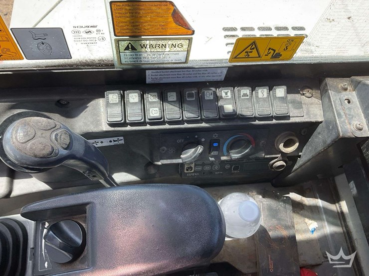 2016-takeuchi-tb280fr-image-9