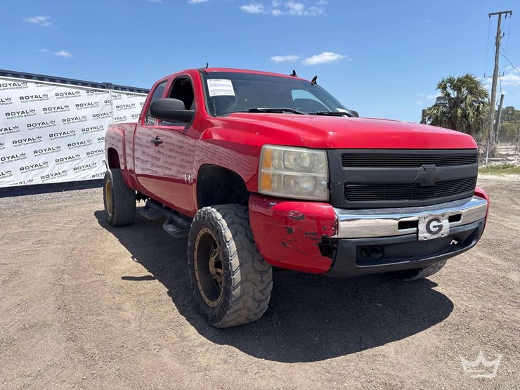 2010-chevrolet-silverado-1500-image-2