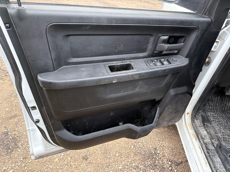 2022-dodge-3500-image-27