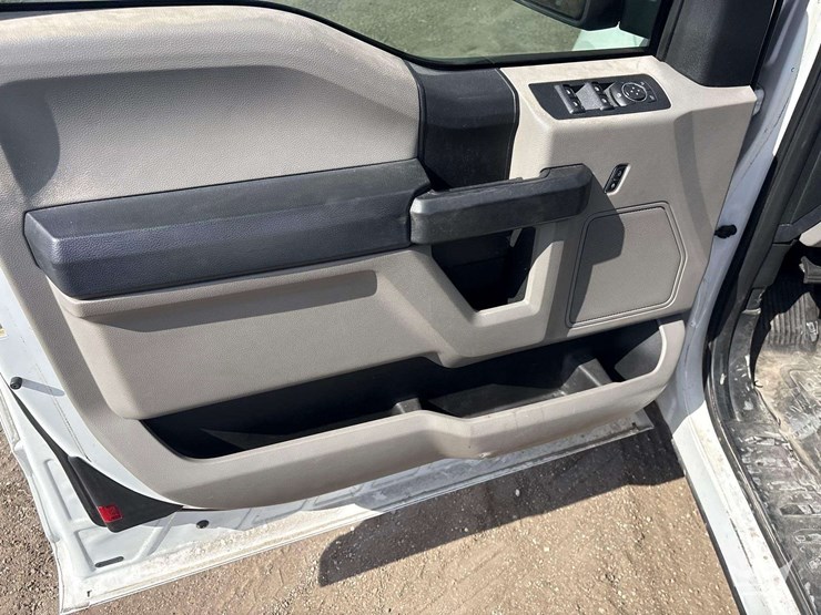 2016-ford-f150-image-12