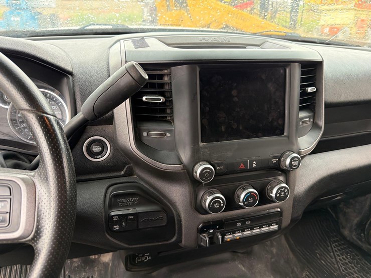 2022-dodge-3500-image-30
