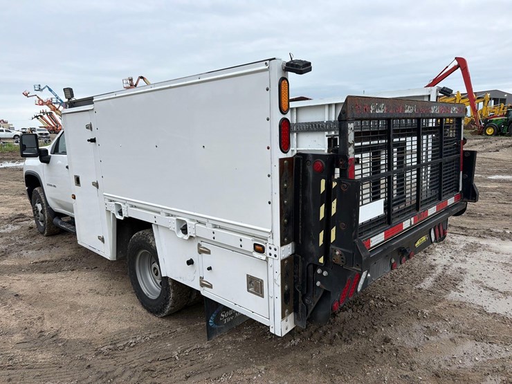 2021-chevrolet-3500hd-image-5
